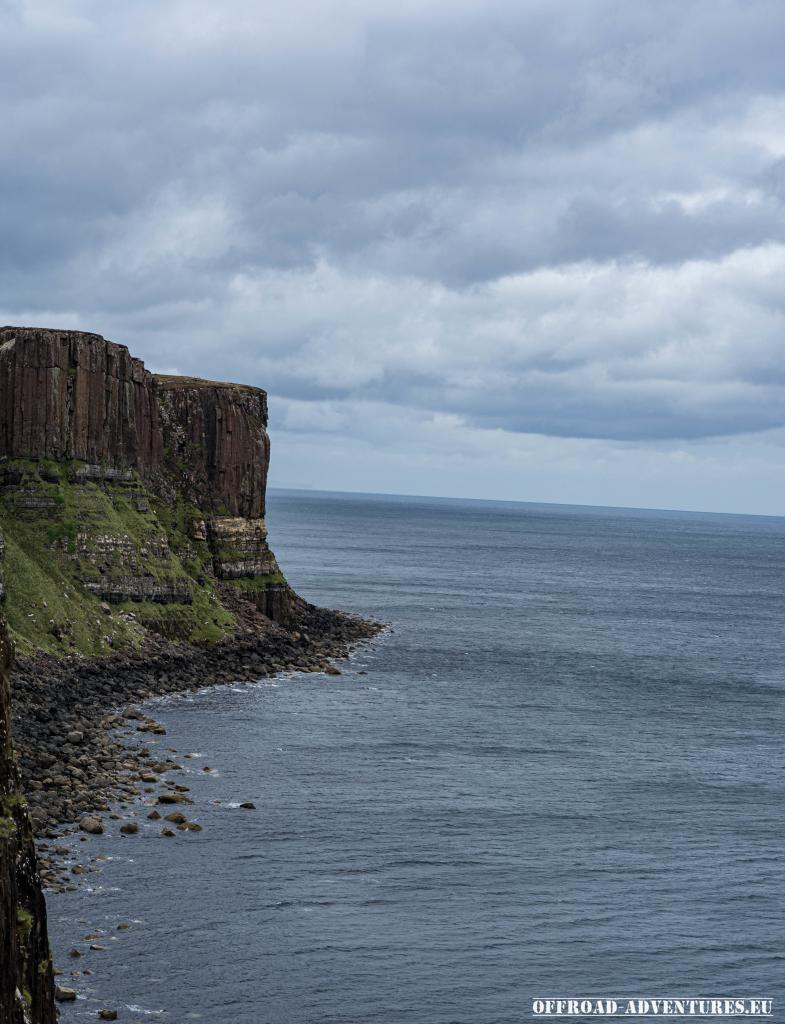 Kiltrock mit Ausblick auf das Meer rund um die Isle of Skye