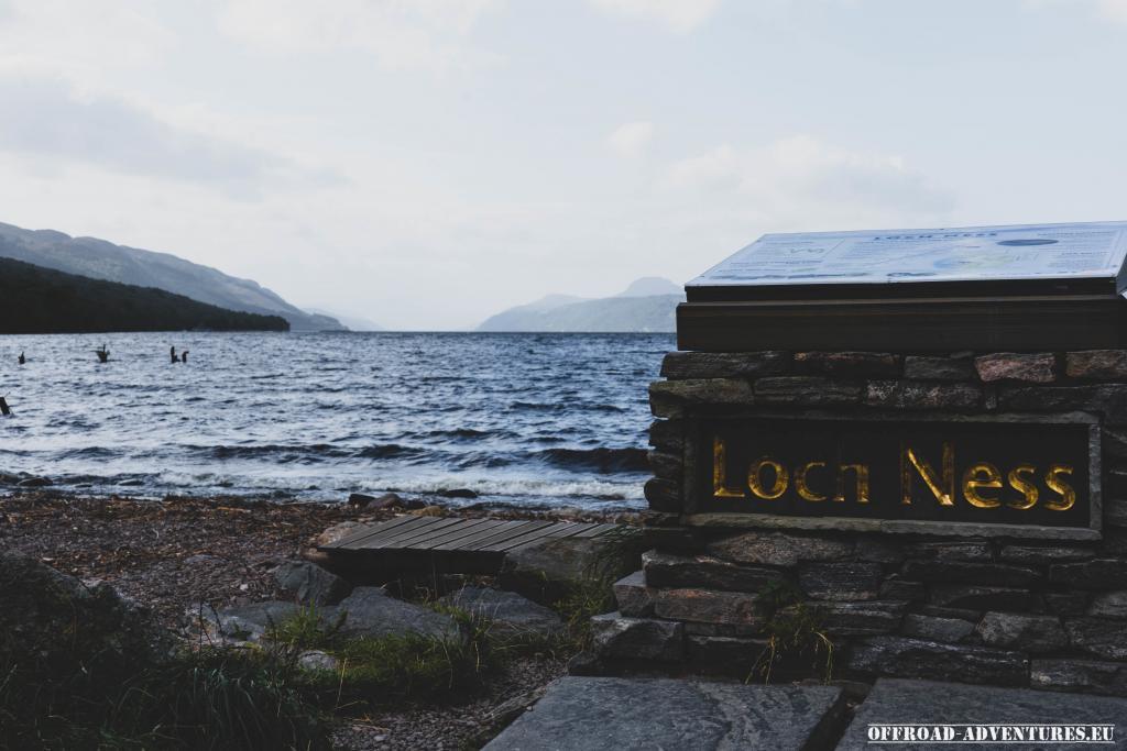 Loch Ness Stein direckt am Loch Ness